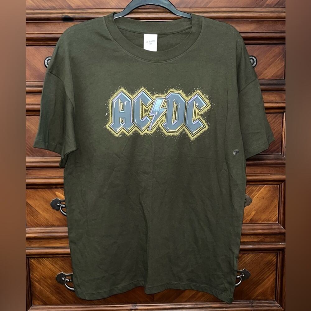 NWOT! American Eagle Women’s ACDC Graphic Tee 21” P2P